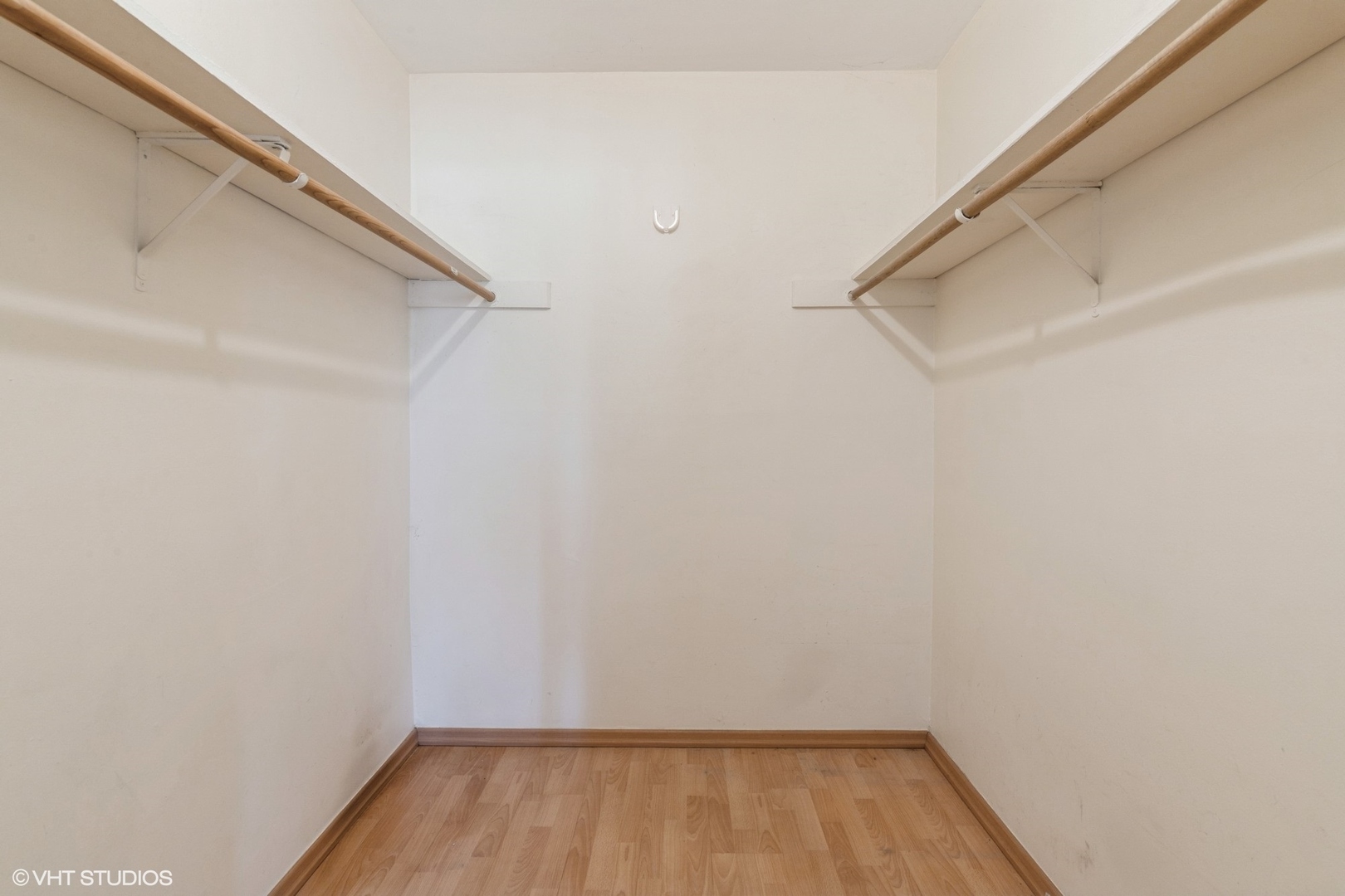 942 E Old Willow Road Unit: 101