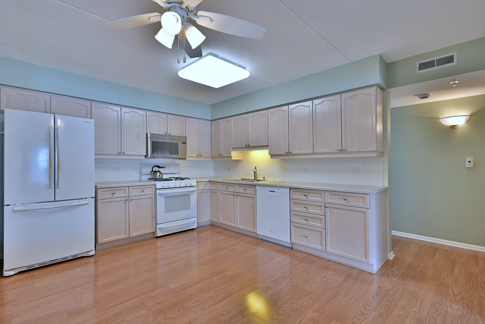 7091 W Touhy Avenue Unit: 209