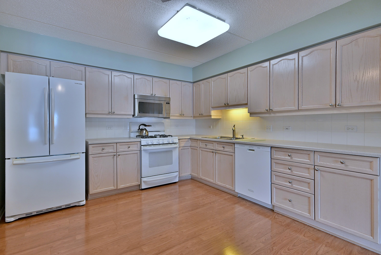 7091 W Touhy Avenue Unit: 209