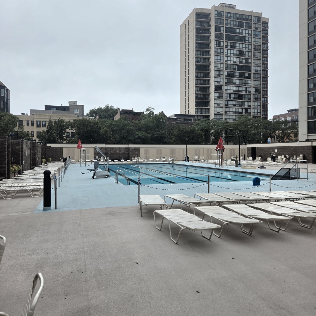 88 W SCHILLER Street Unit: 2305L