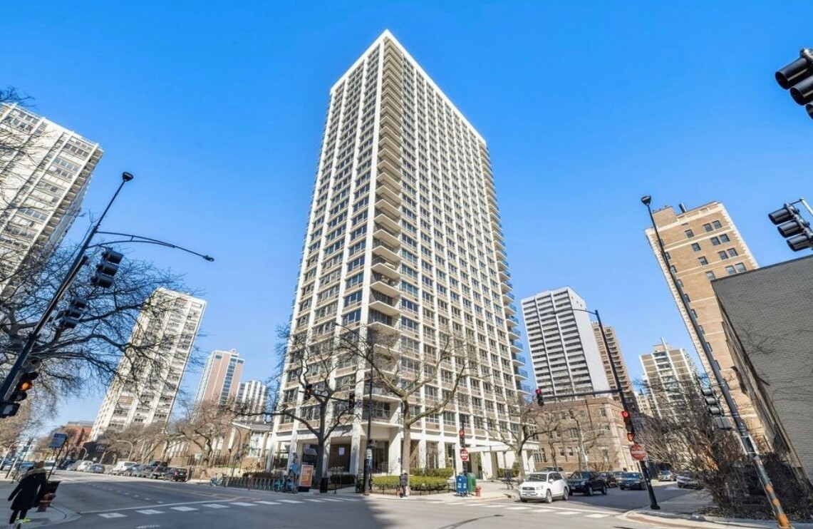88 W SCHILLER Street Unit: 2305L