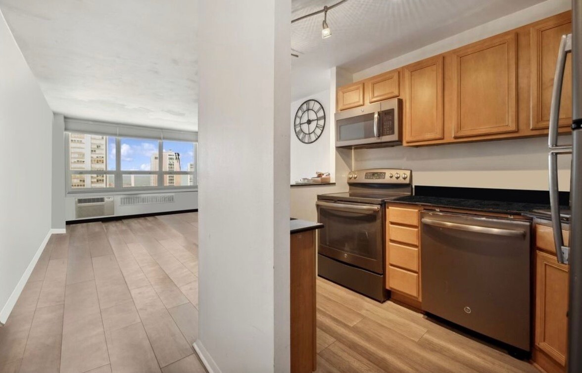 88 W SCHILLER Street Unit: 2305L