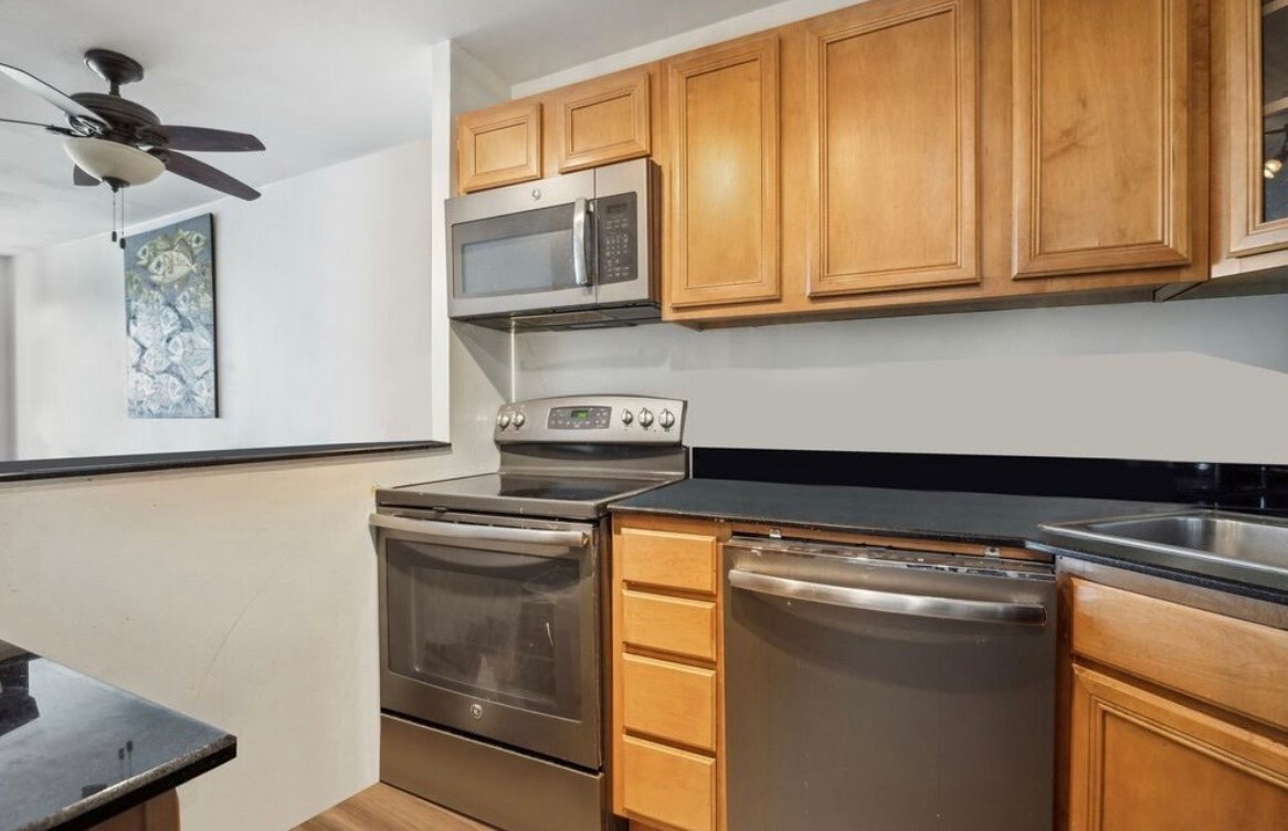 88 W SCHILLER Street Unit: 2305L