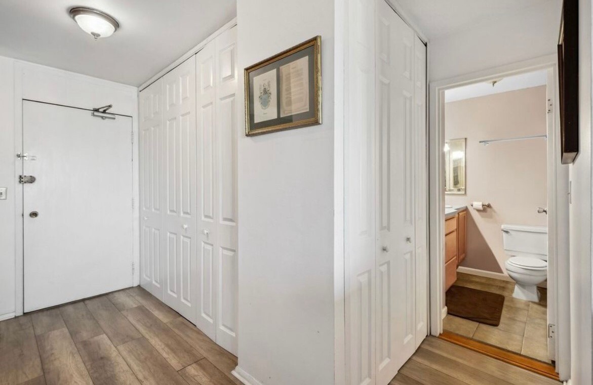 88 W SCHILLER Street Unit: 2305L