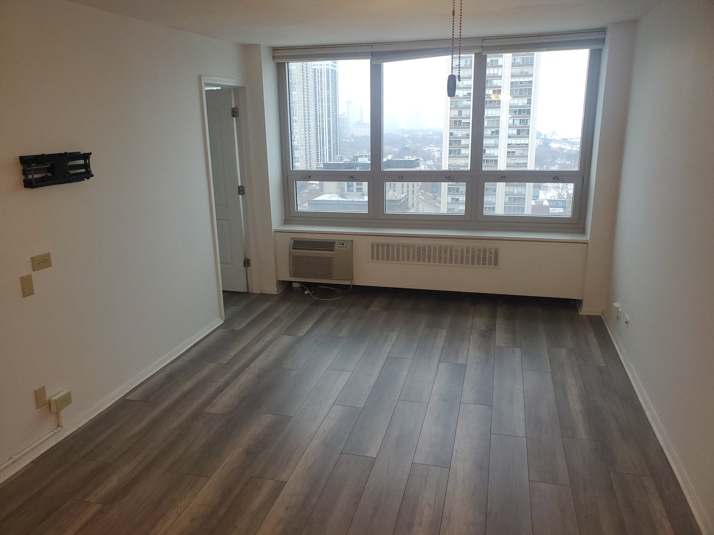 88 W SCHILLER Street Unit: 2305L