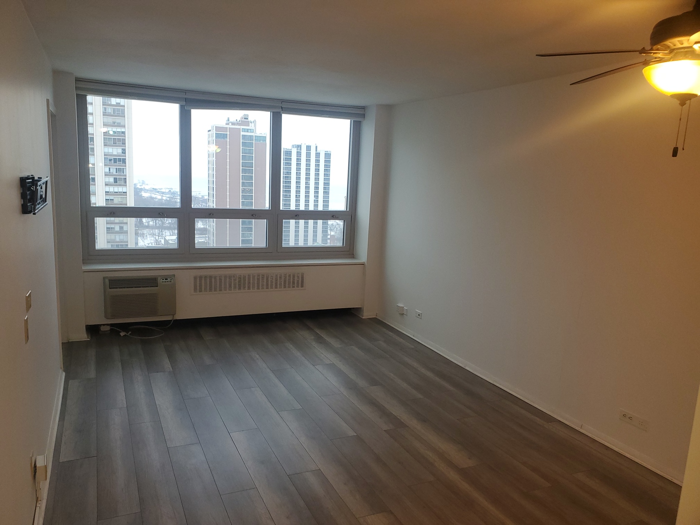 88 W SCHILLER Street Unit: 2305L