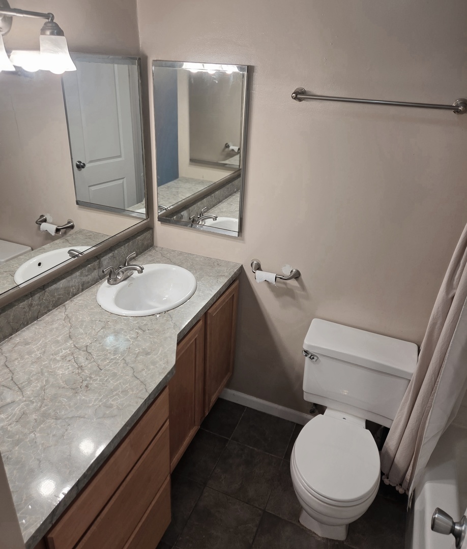 88 W SCHILLER Street Unit: 2305L