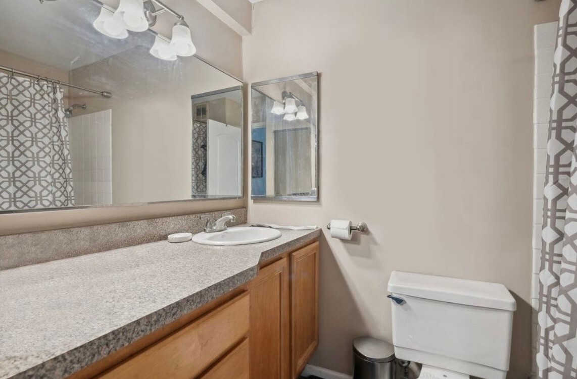 88 W SCHILLER Street Unit: 2305L