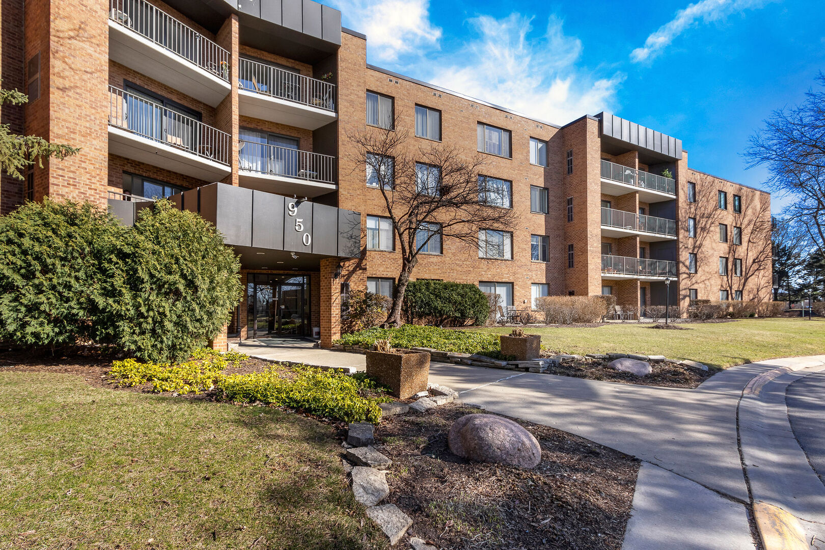 950 E Wilmette Road Unit: 330