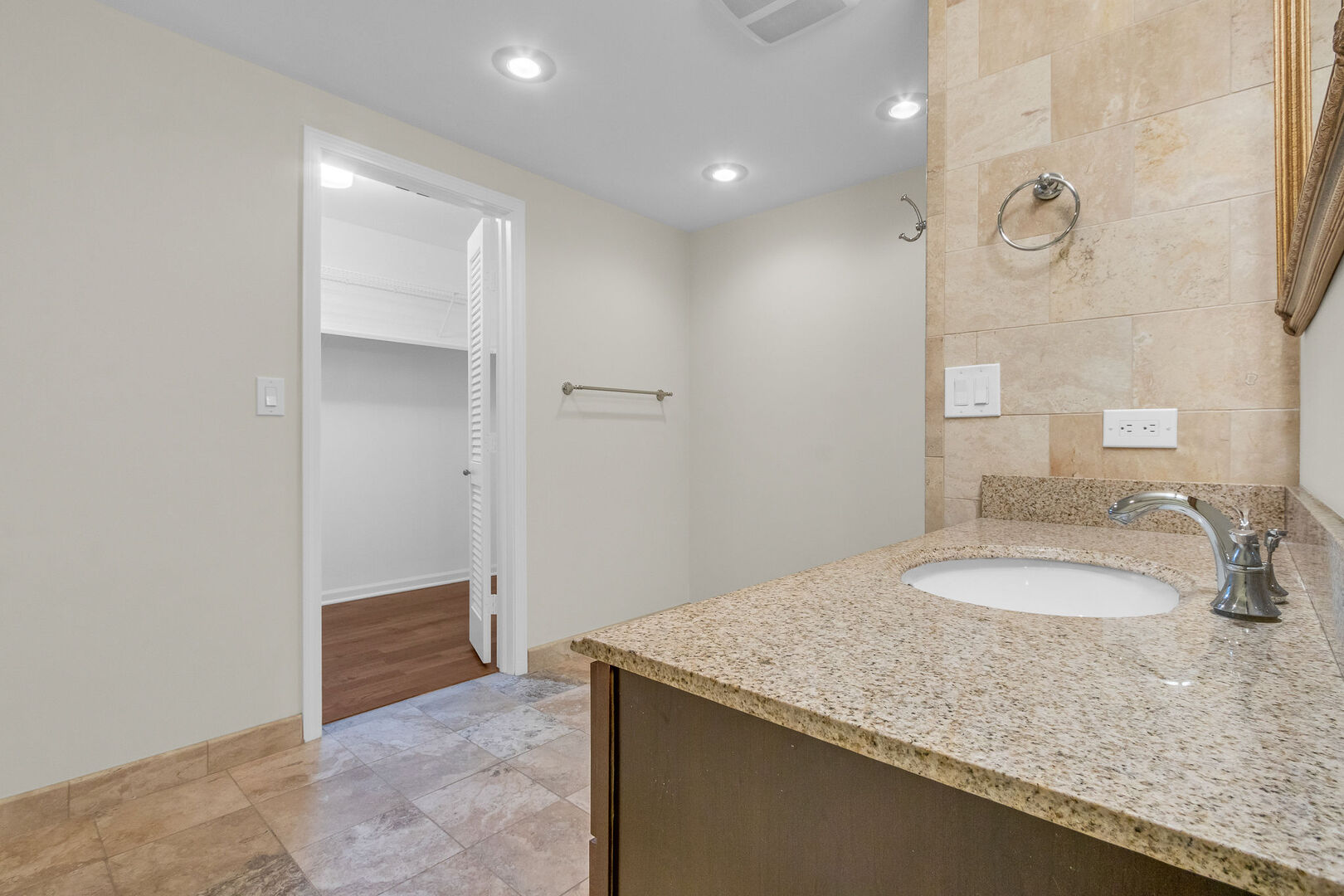 22 Park Lane Unit: 404