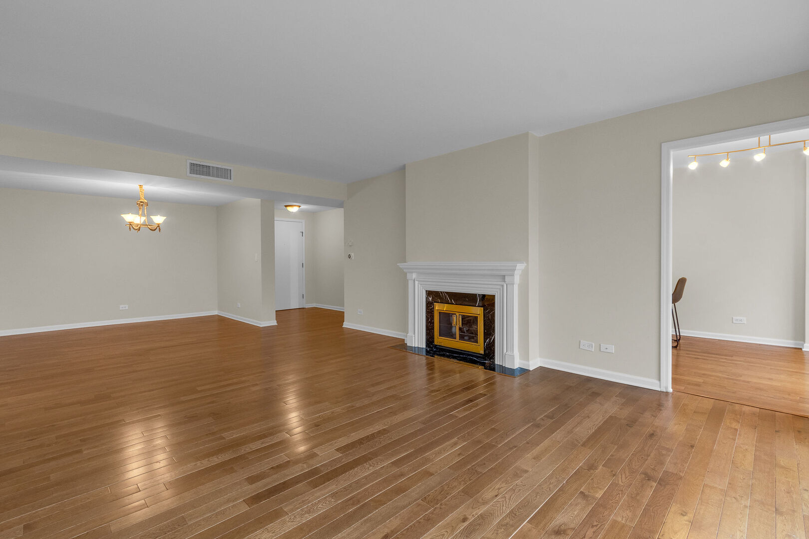 22 Park Lane Unit: 404