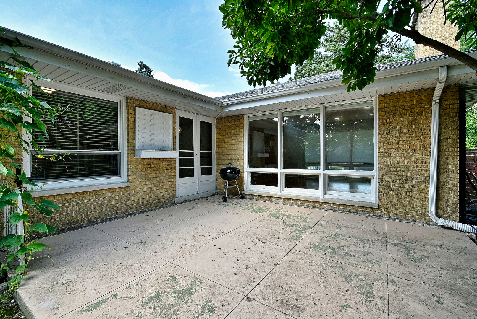 4915 Jerome Avenue