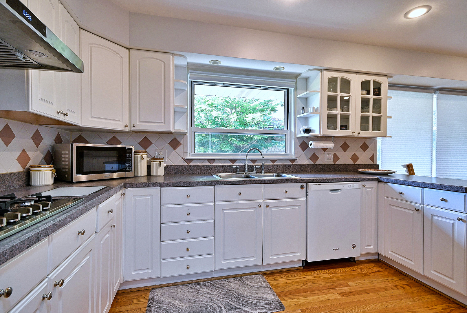 4915 Jerome Avenue
