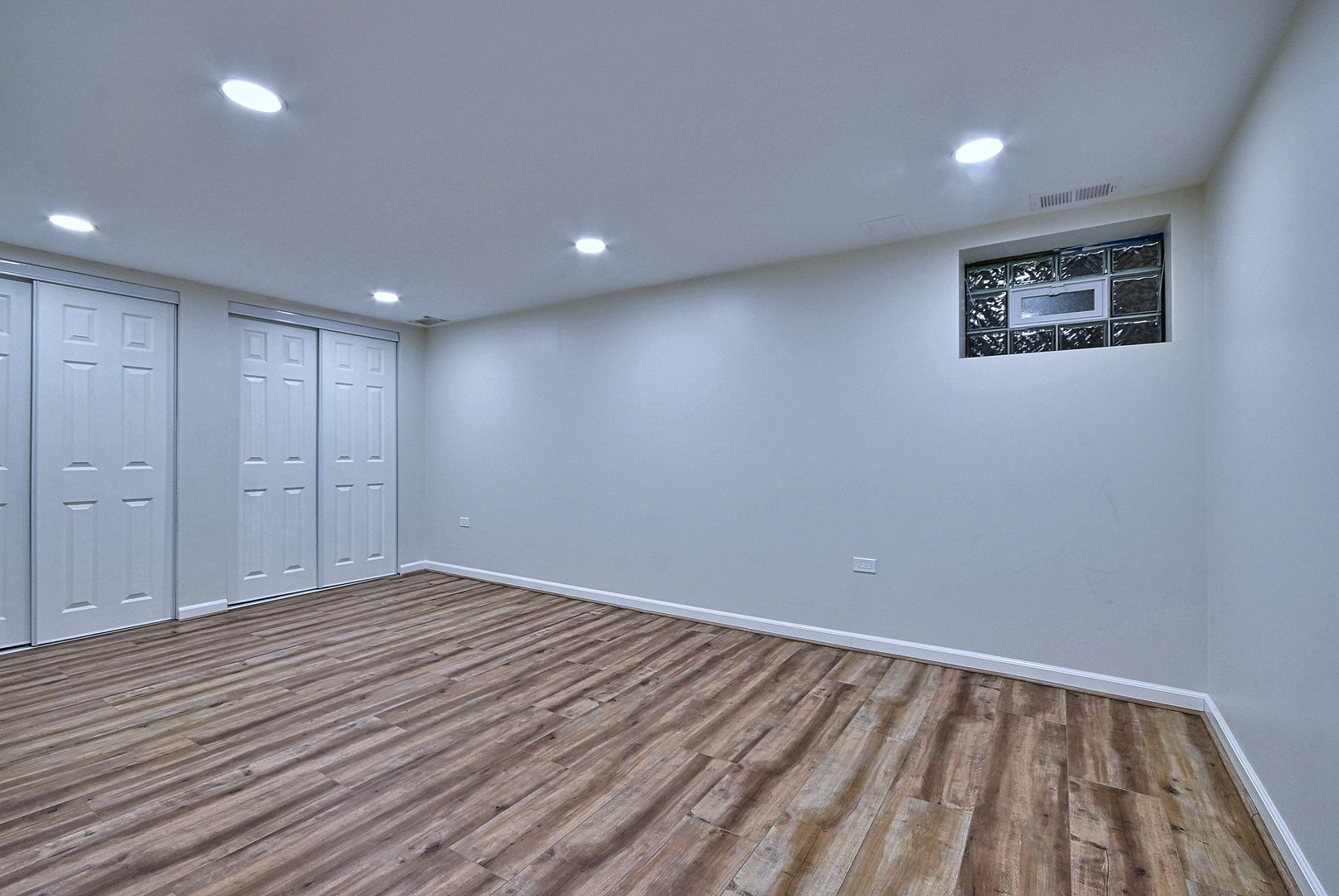 4915 Jerome Avenue