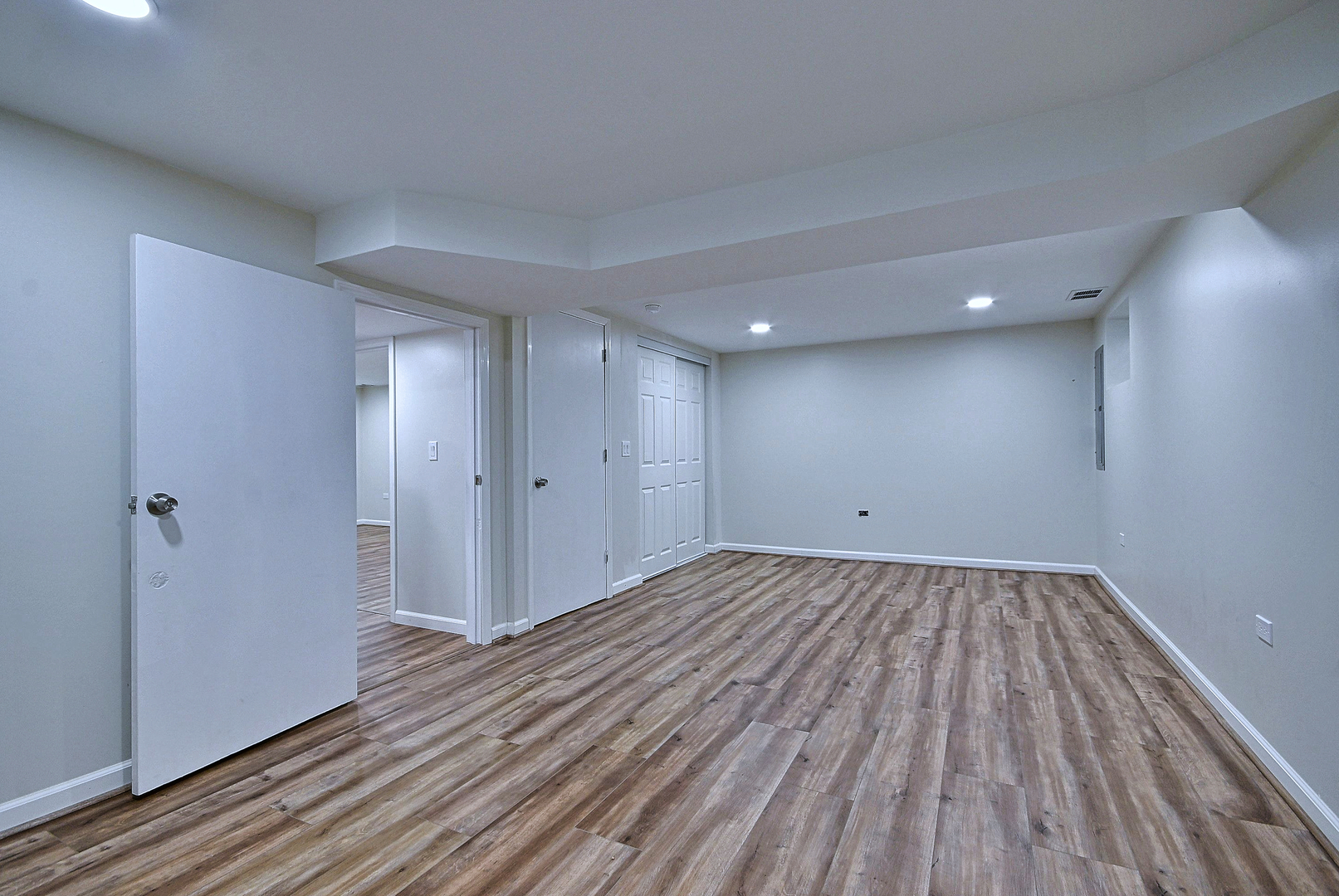4915 Jerome Avenue