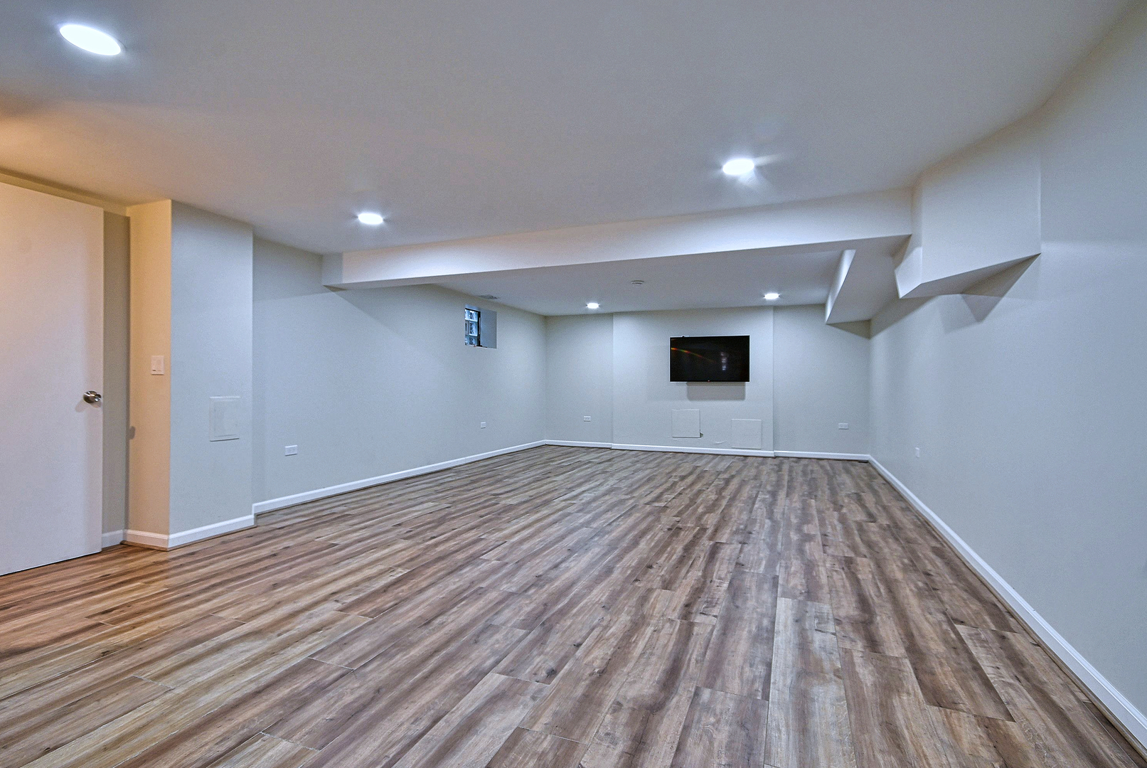 4915 Jerome Avenue