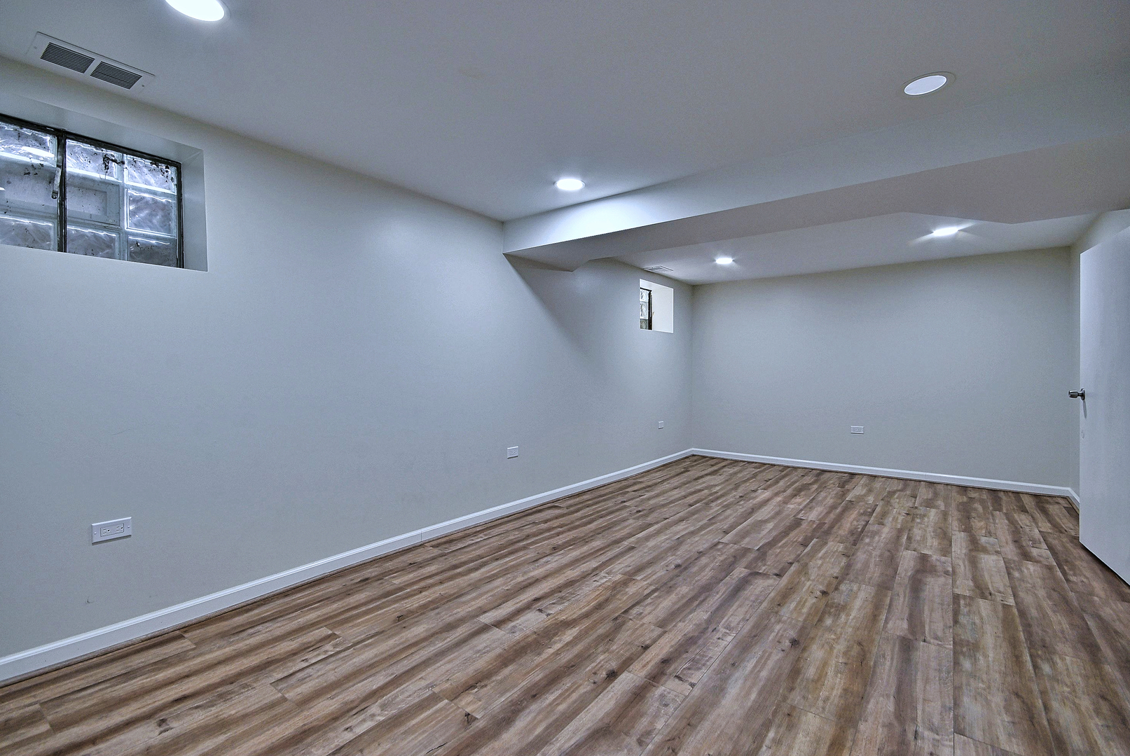 4915 Jerome Avenue