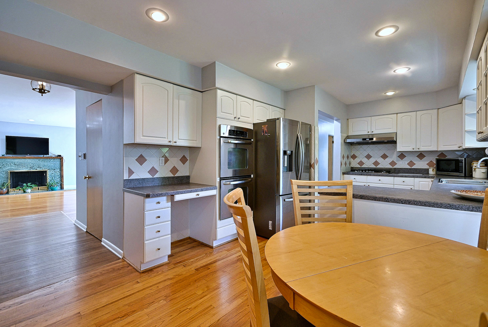4915 Jerome Avenue