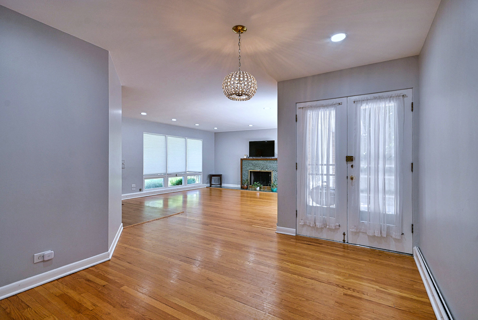 4915 Jerome Avenue