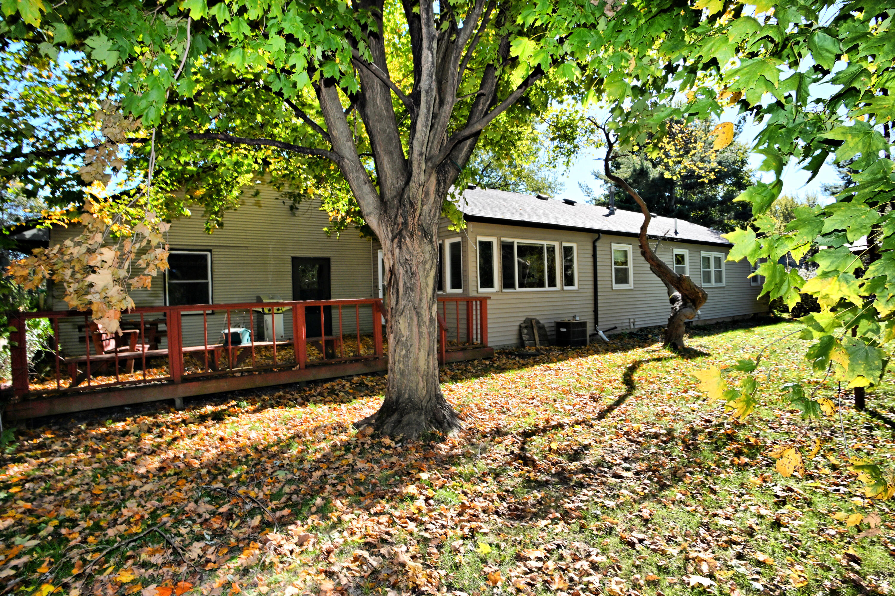 922 N County Line Road