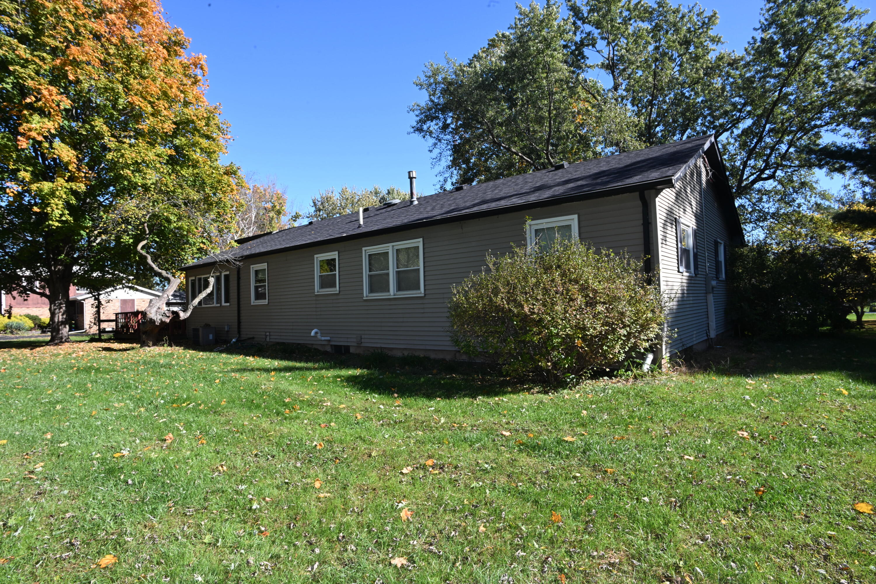922 N County Line Road