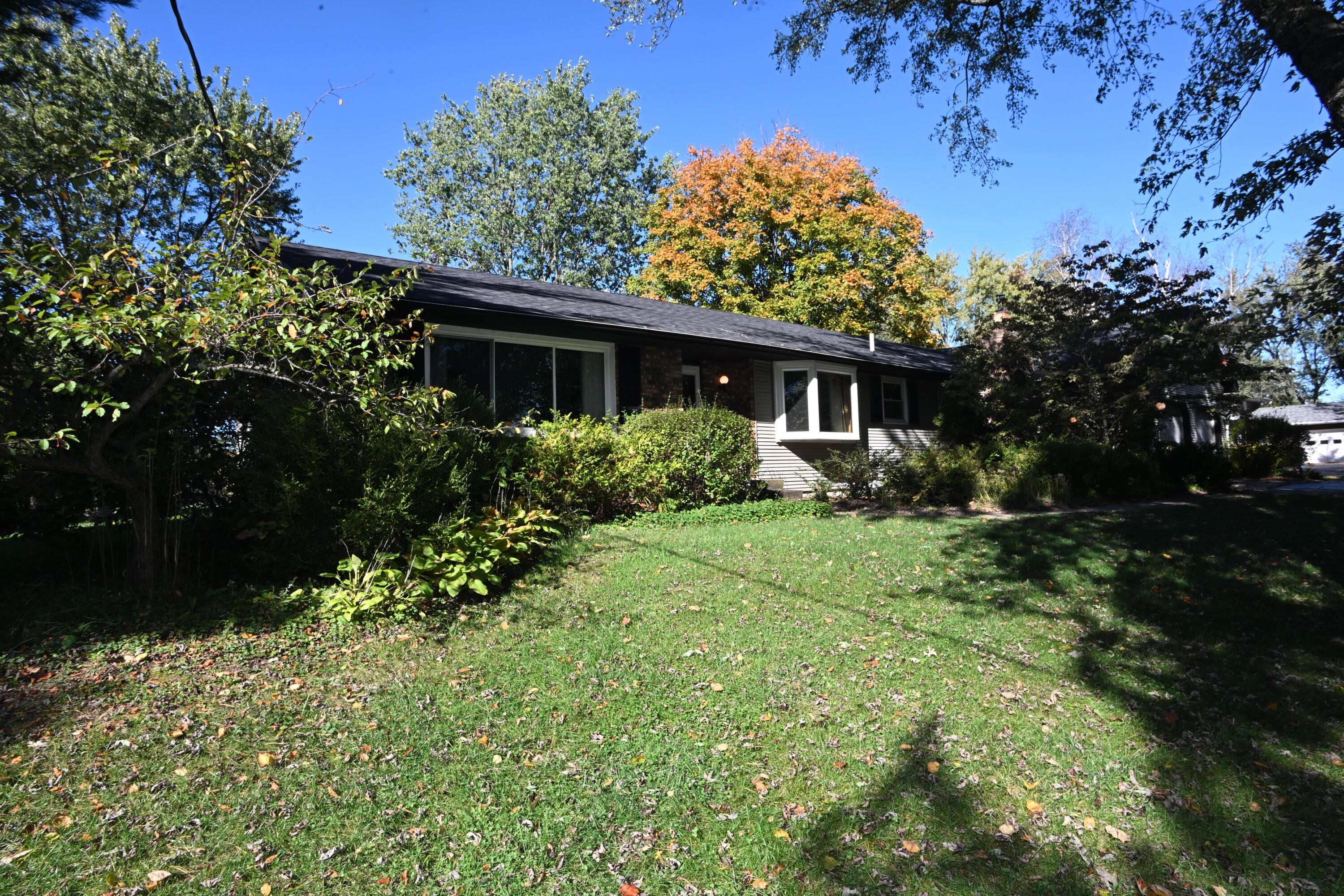922 N County Line Road