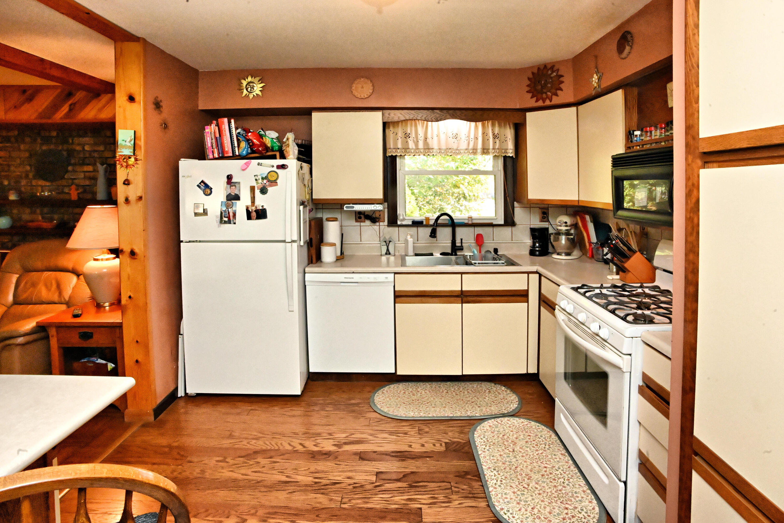 922 N County Line Road