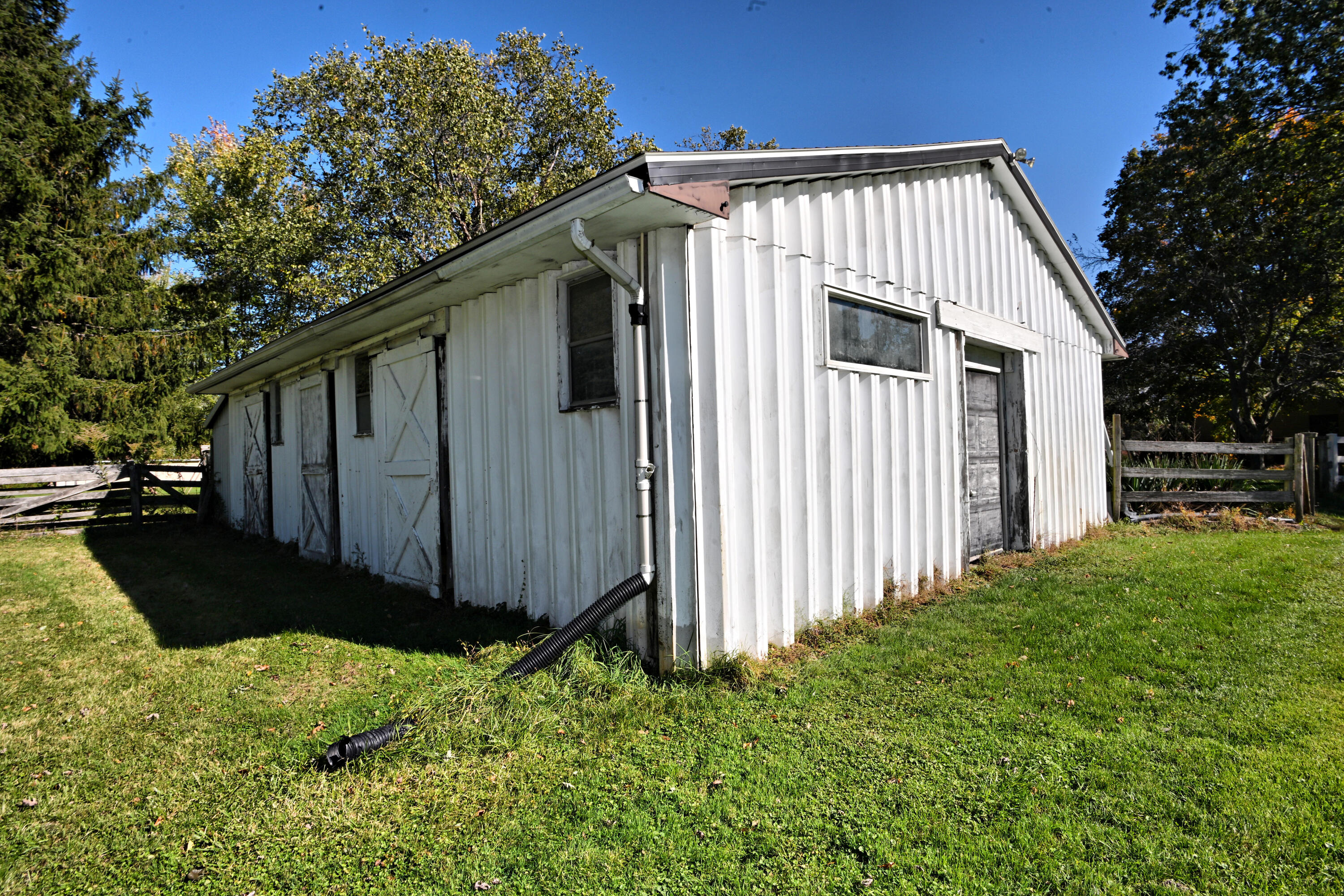 922 N County Line Road