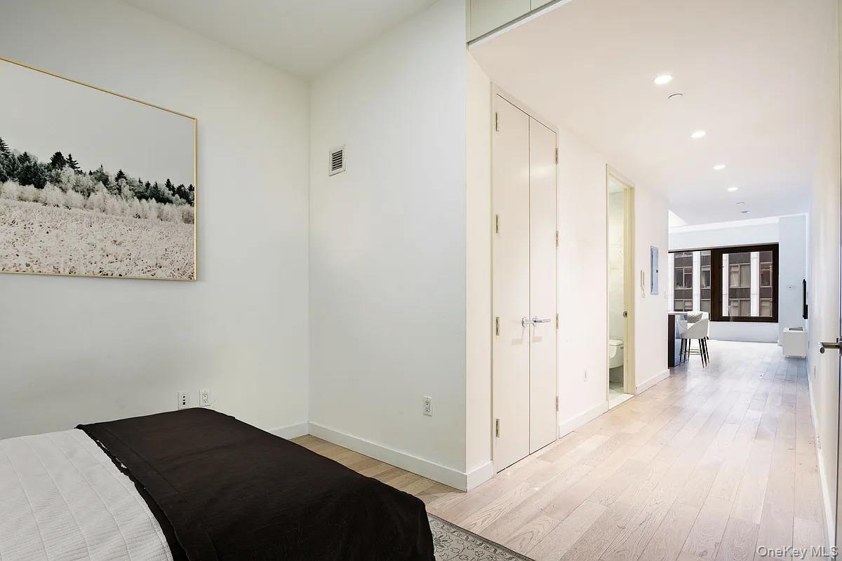 75 Wall Street Unit: 24D