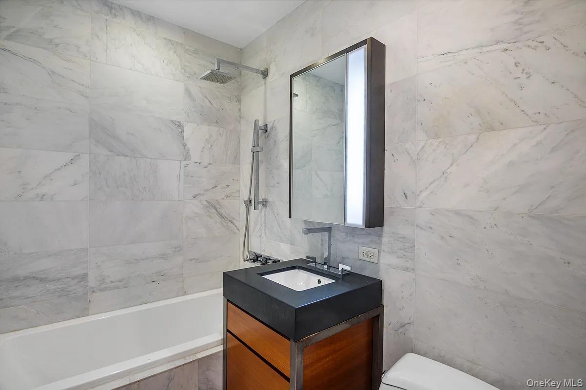 75 Wall Street Unit: 24D