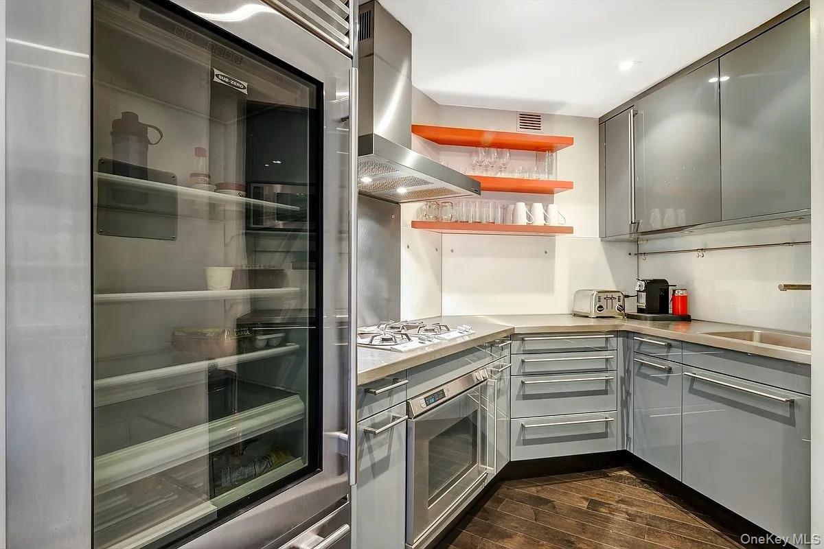 200 E 61st Street Unit: 35B