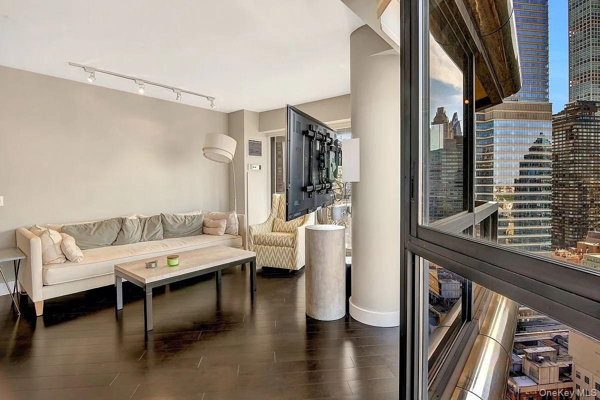 200 E 61st Street Unit: 35B