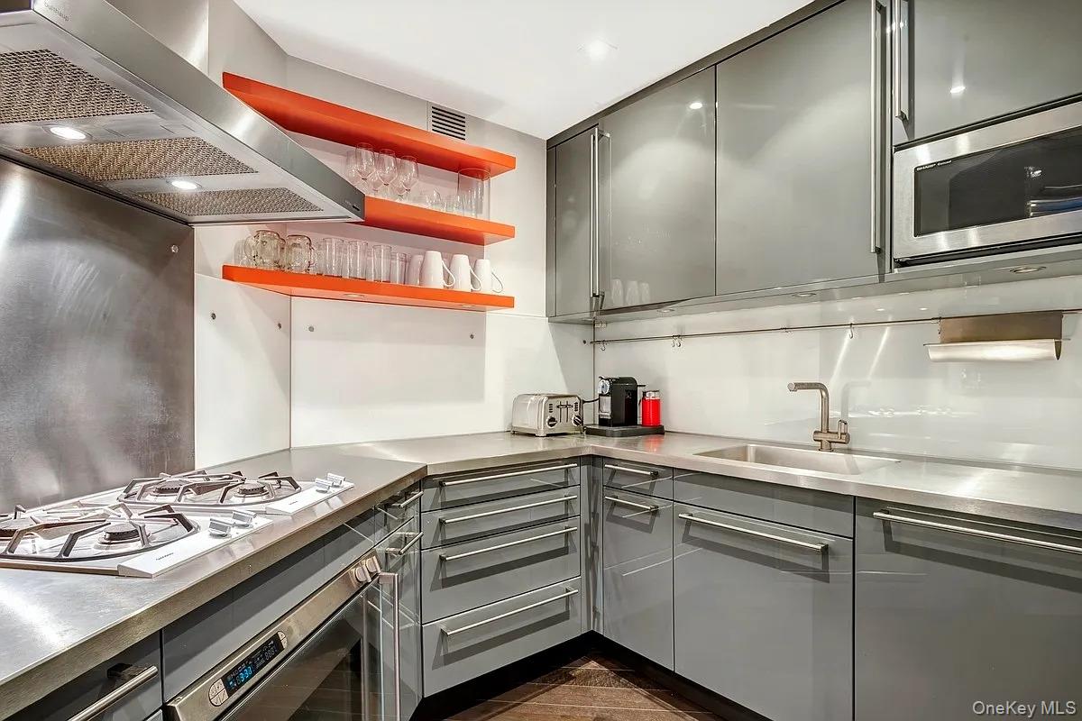 200 E 61st Street Unit: 35B
