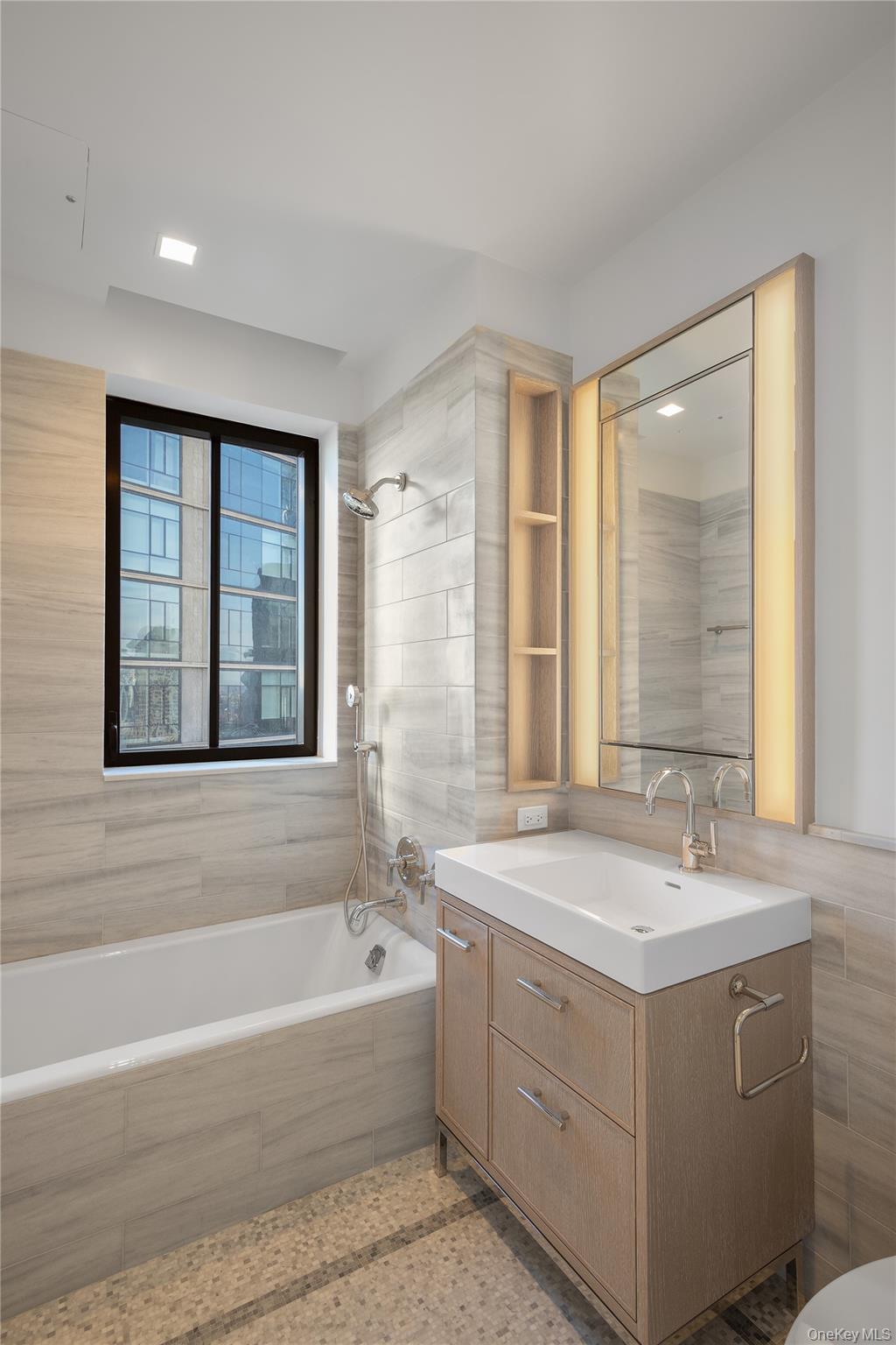 25 Park Row Unit: 34B