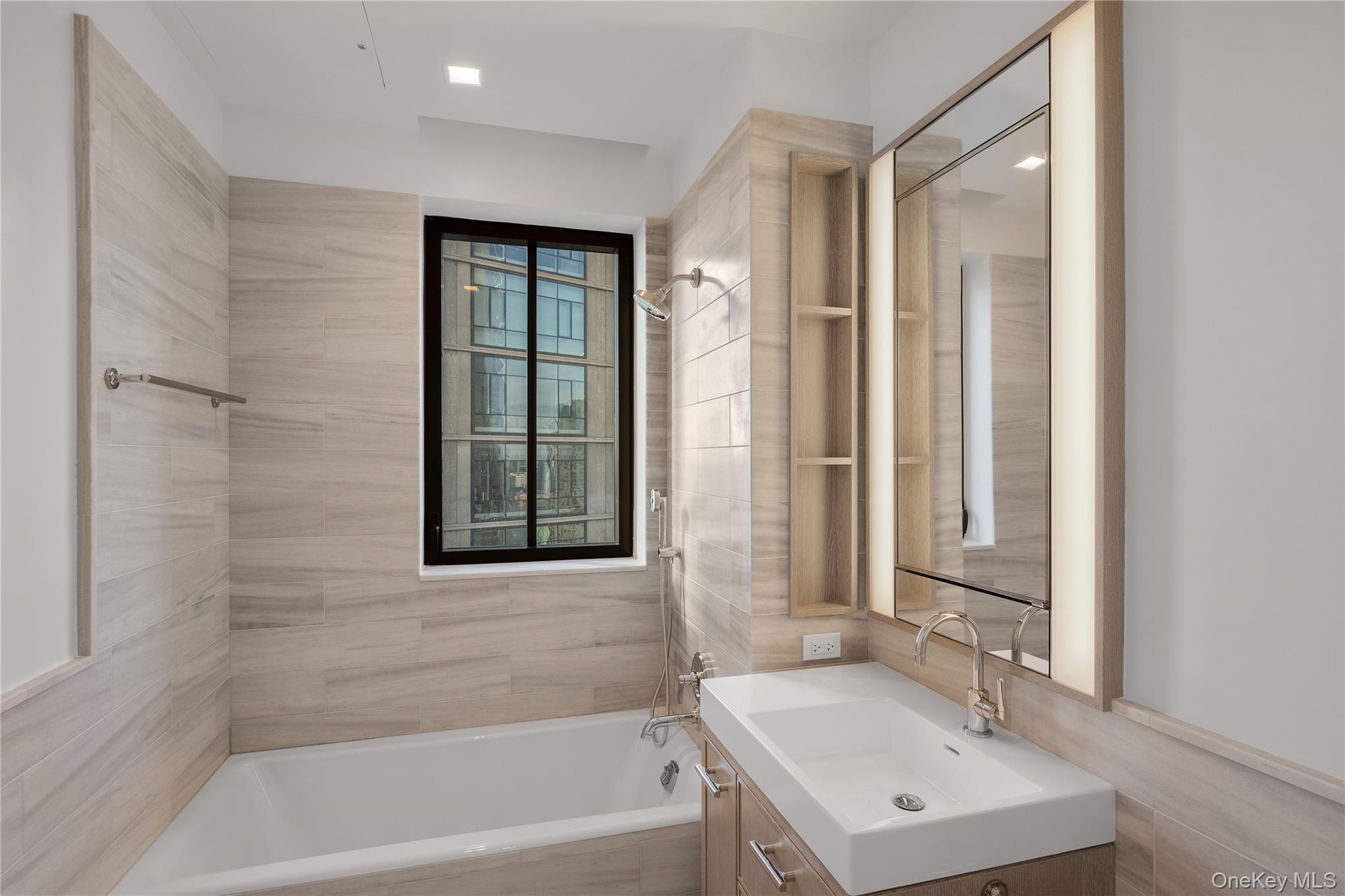 25 Park Row Unit: 34B