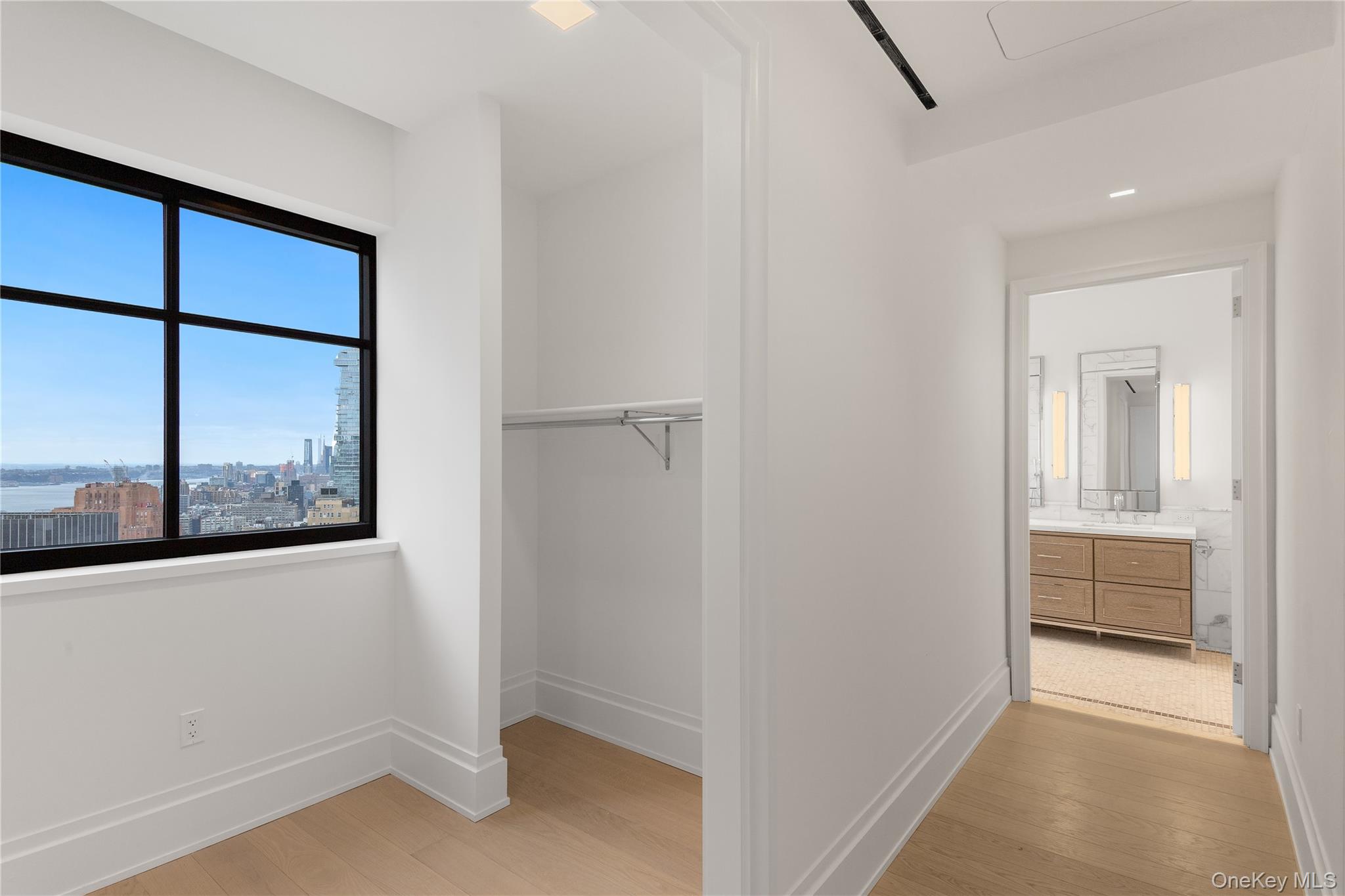 25 Park Row Unit: 34B
