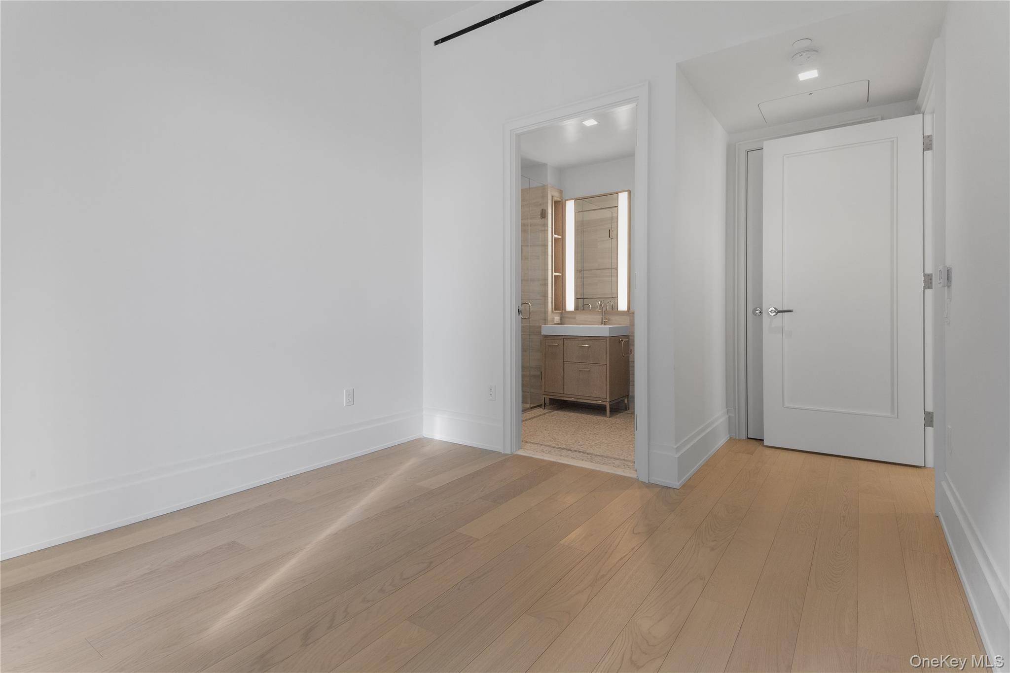 25 Park Row Unit: 34B