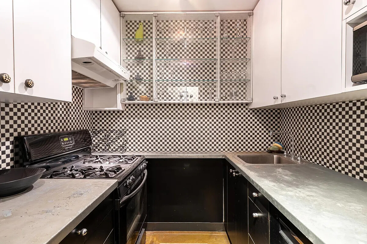 310 E 46TH Street 3P