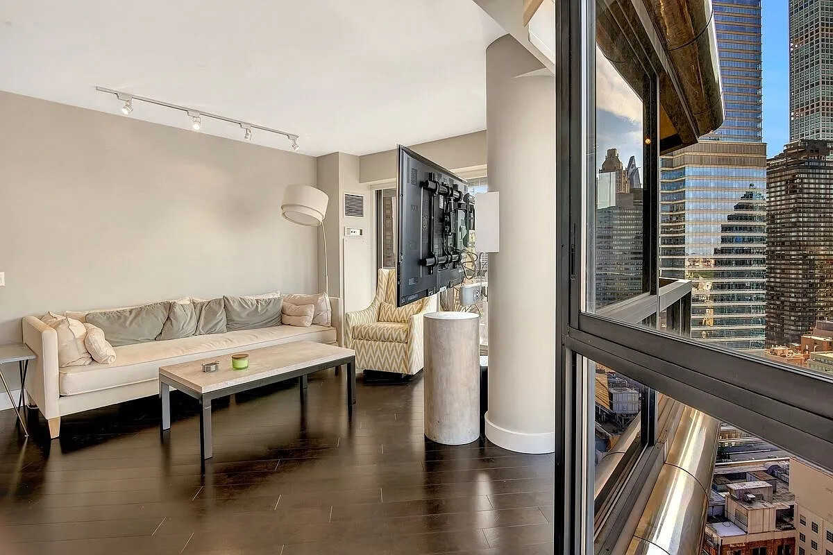 200 E 61ST Street 35B