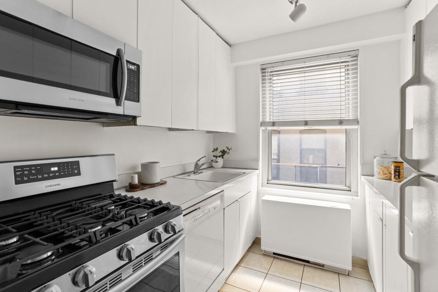 370 E 76TH Street A506