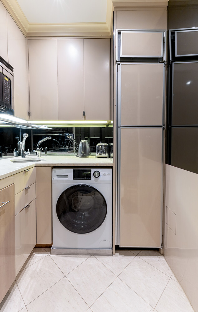 160 CENTRAL Park S 1607