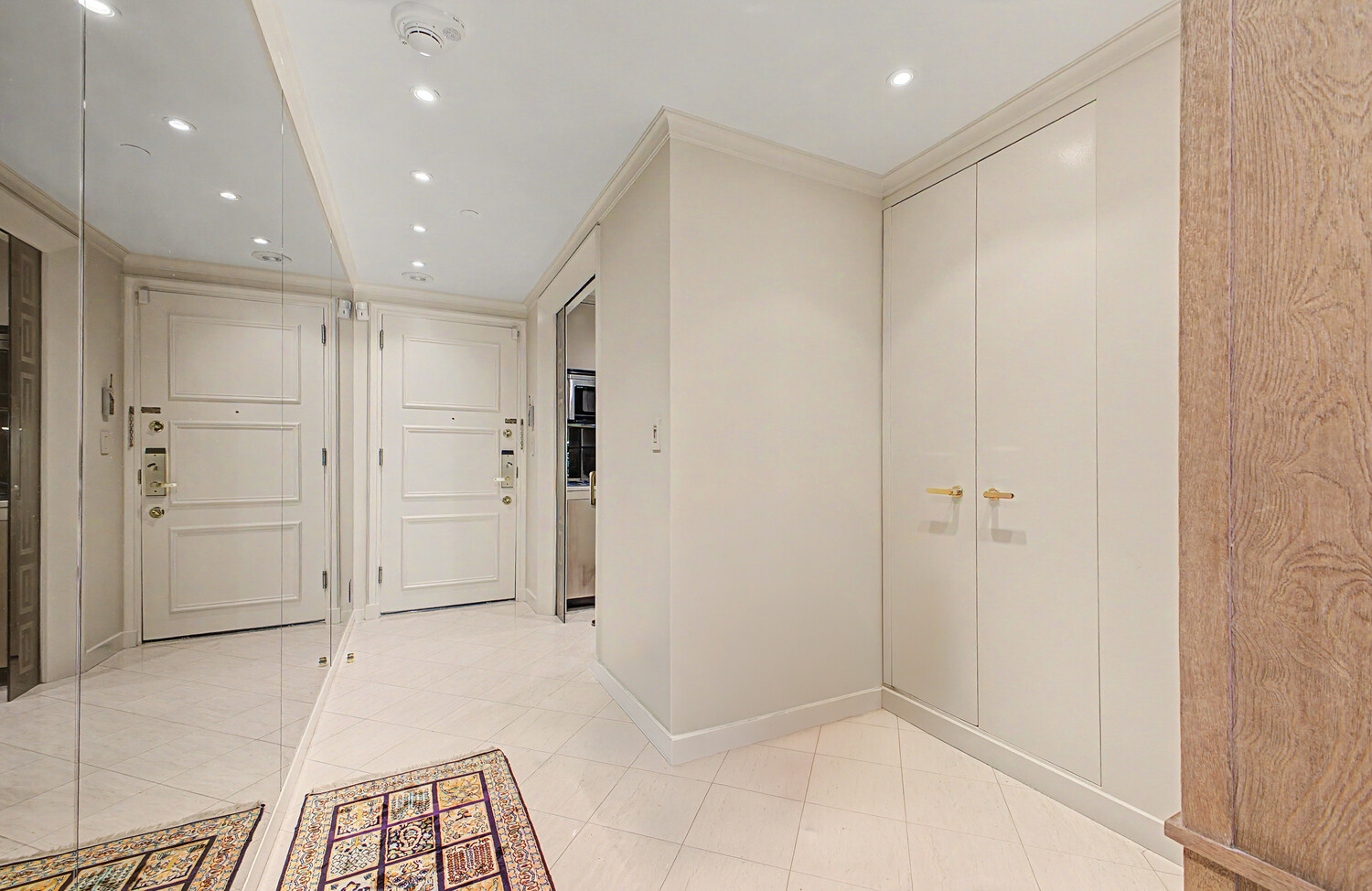 160 CENTRAL Park S 1607