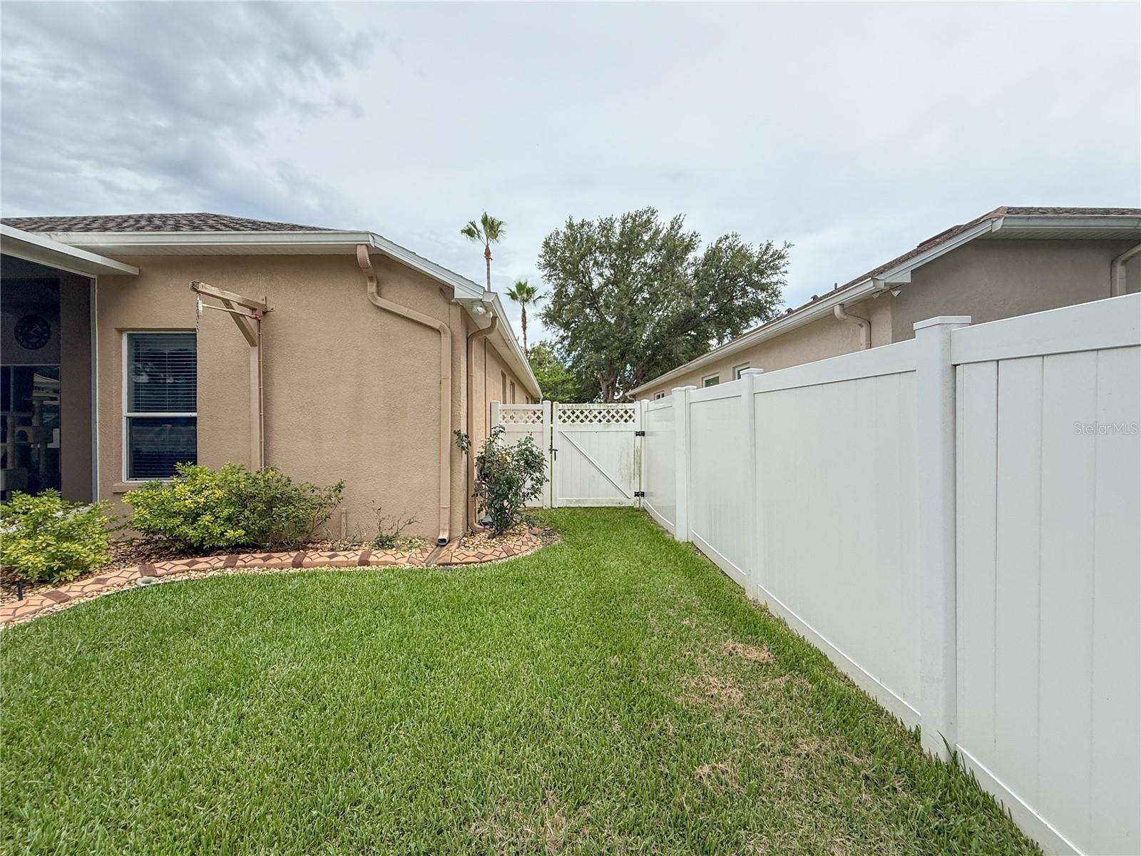 11610 GROVE ARCADE DR
