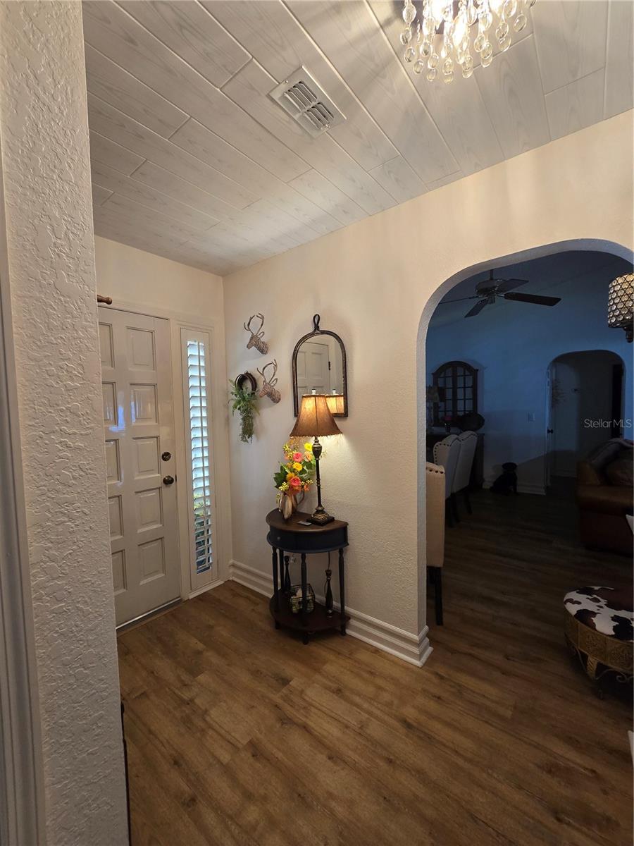 1404 RED OAK DR