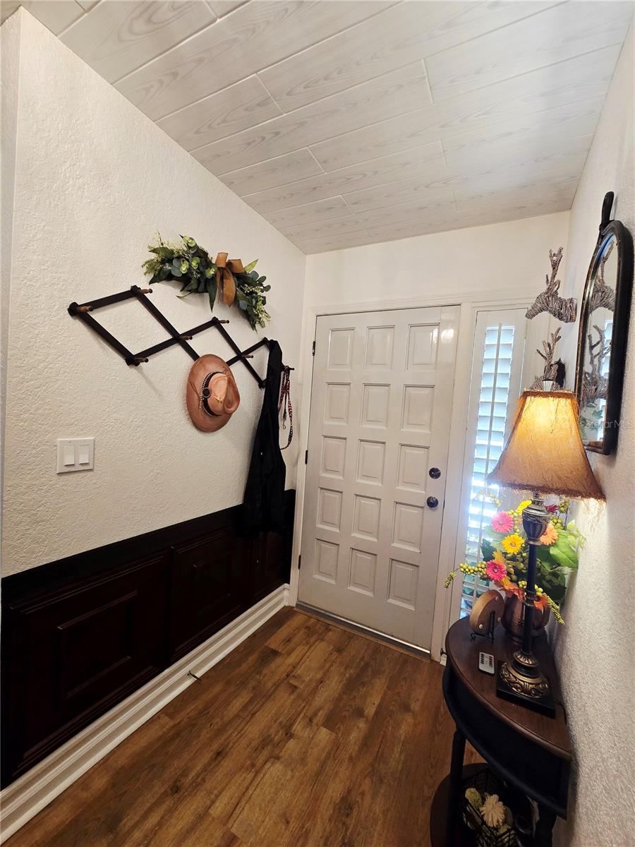1404 RED OAK DR