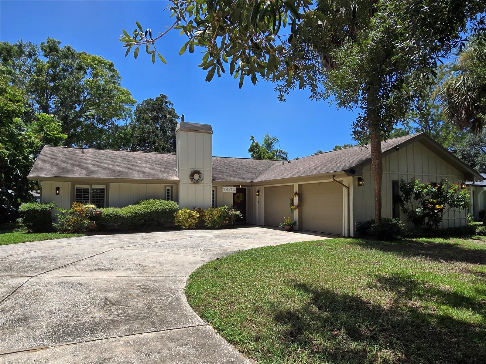 1404 RED OAK DR