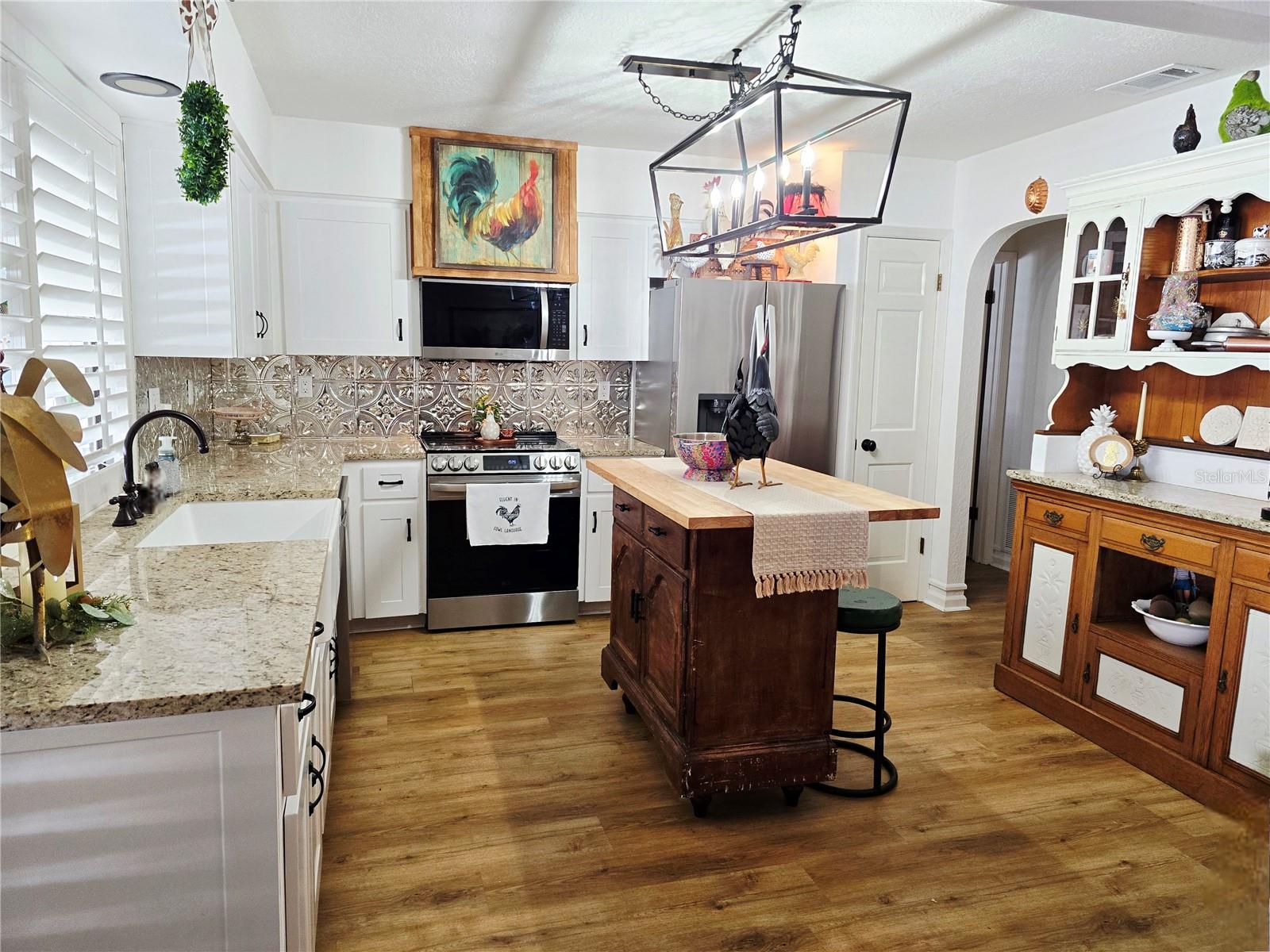 1404 RED OAK DR