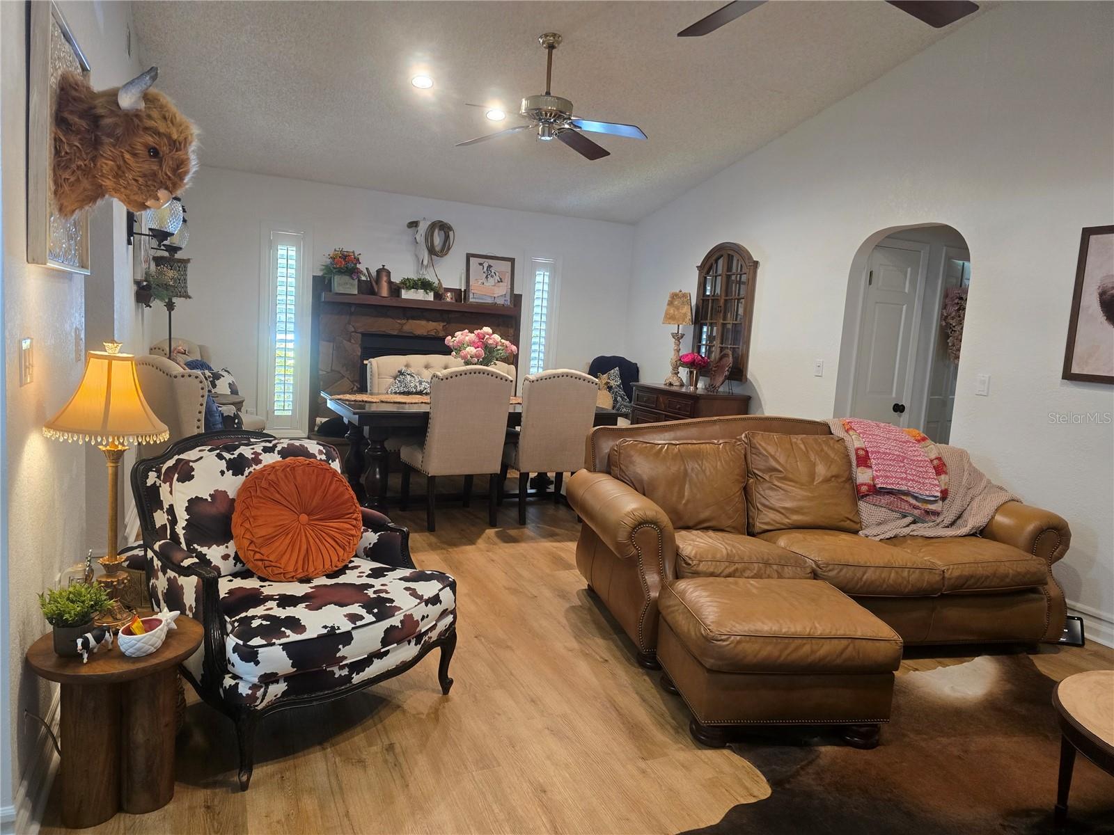 1404 RED OAK DR