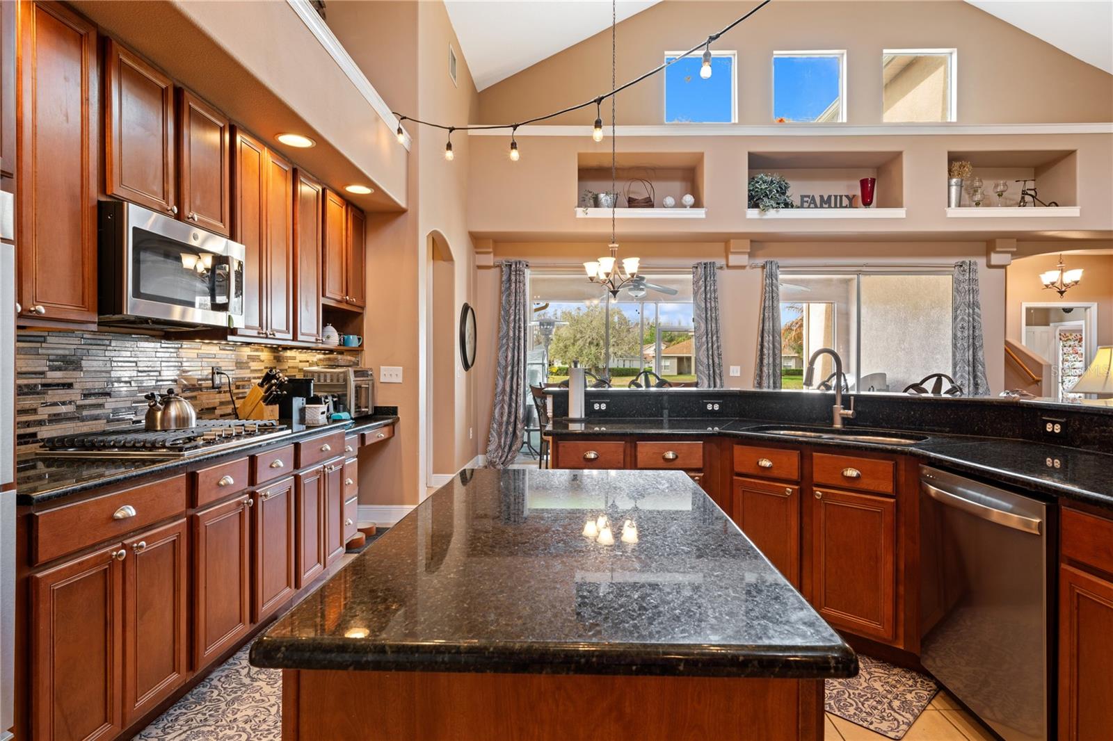 1615 BEACONSFIELD DR