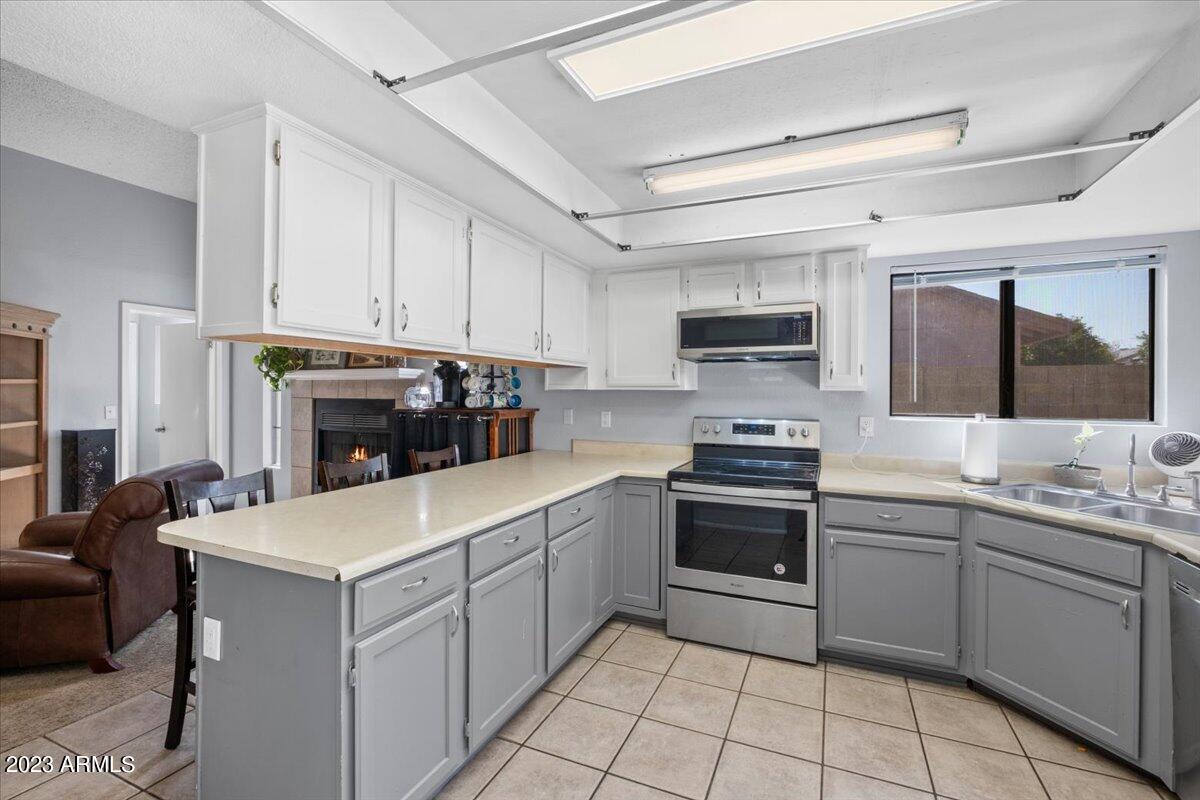 6334 W MOUNTAIN VIEW Road, Glendale